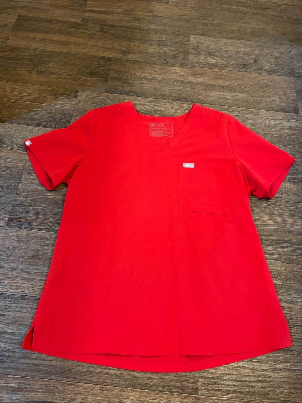 NWOT Figs Winning Red Short Sleeve Scrub Nurse V-Neck Top Pocket Size Large